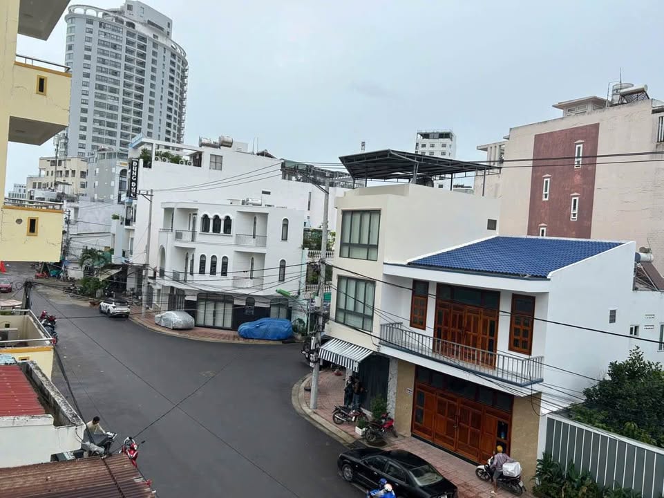 Nhà 2 tầng mặt tiền Nguyễn Bỉnh Khiêm 109.9m² giá 17 tỷ - Vị trí đắc địa gần biển!