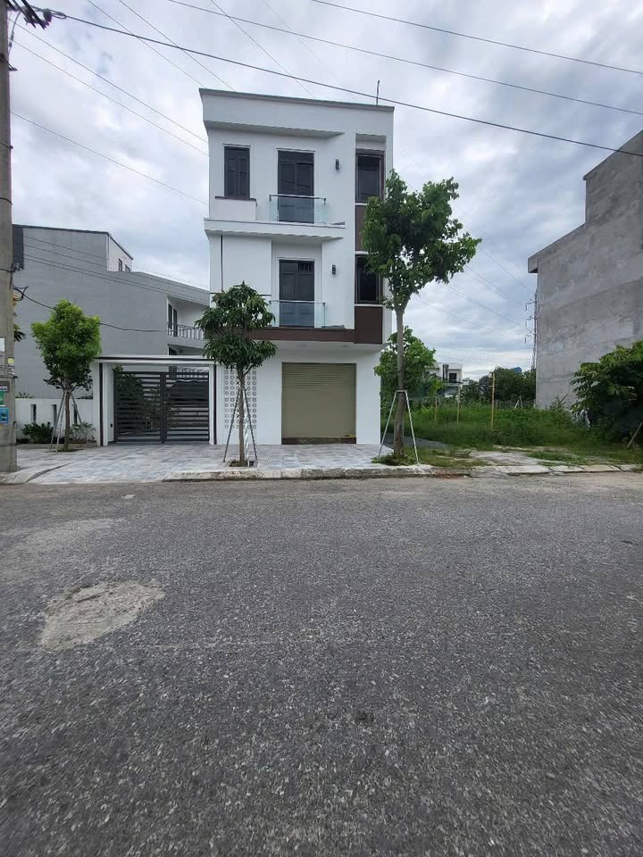 Nhà cho thuê 3 tầng tại Khu sinh thái Lộc Vượng, Nam Định - Giá chỉ 7 triệu/tháng!