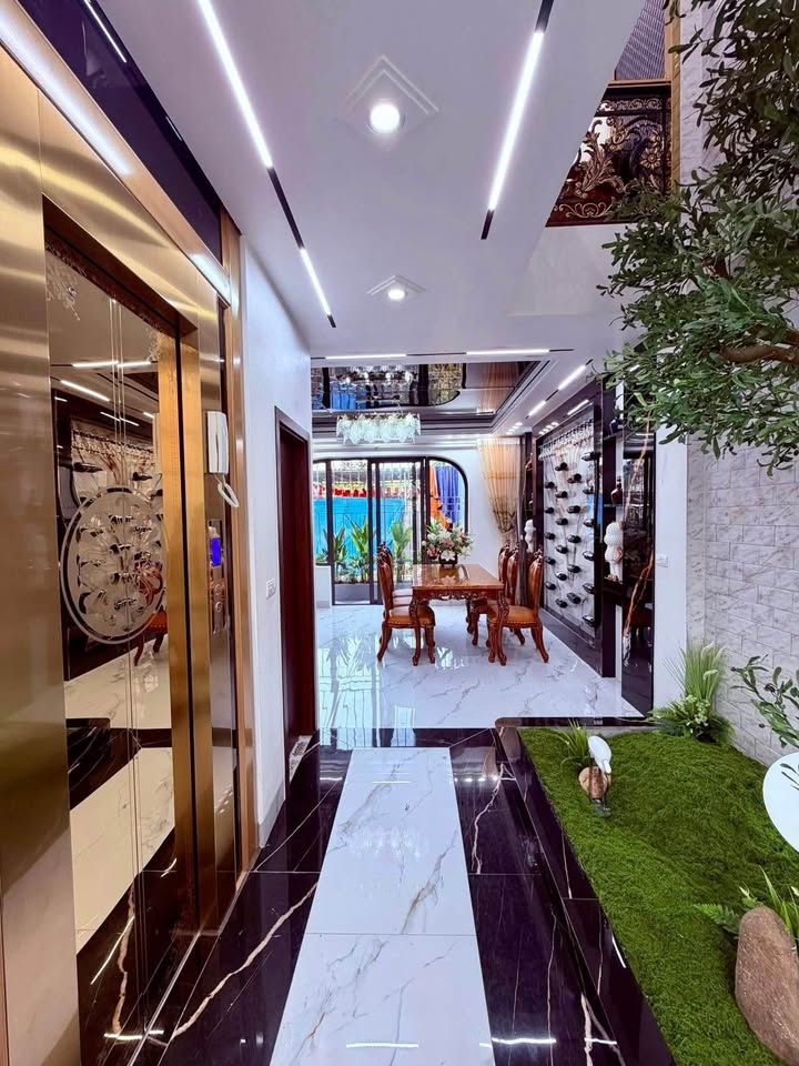 Nhà phố 5 tầng Khu Đô Thị Mỹ Trung 75m² giá 7.5 tỷ - Thiết kế sang trọng, thang máy tiện nghi!