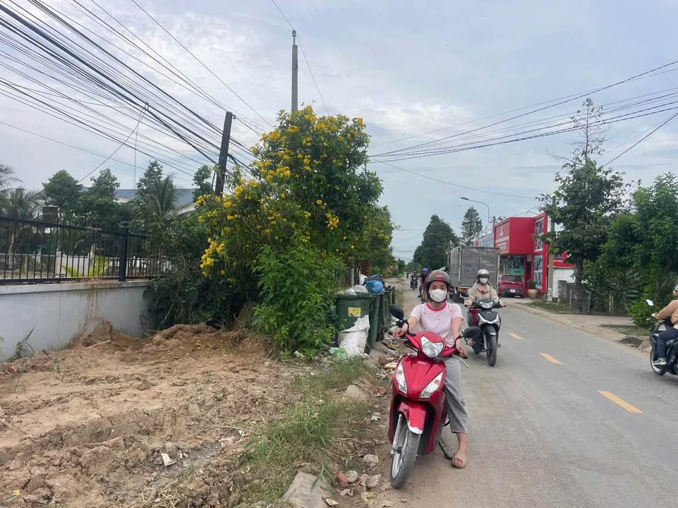 Đất mặt tiền Nguyễn Văn Nhâm Bến Lức 2500m² giá 25 tỷ - Vị trí đắc địa, kinh doanh thuận lợi!