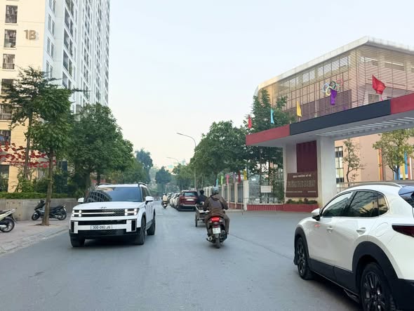 Đất nền thương mại tại Bồ Đề, Long Biên 32m² giá 5 tỷ - Đầu tư sinh lời ngay!