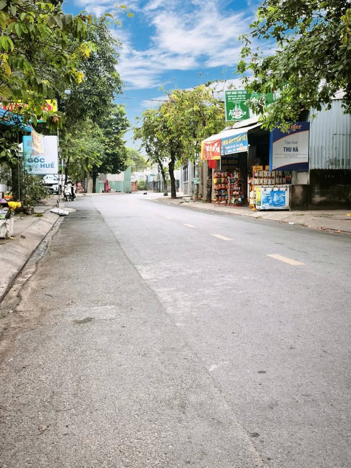 Nhà mặt tiền Xuân Thới Thượng, Hóc Môn 109.8m² giá 5.5 tỷ - Kinh doanh sầm uất!