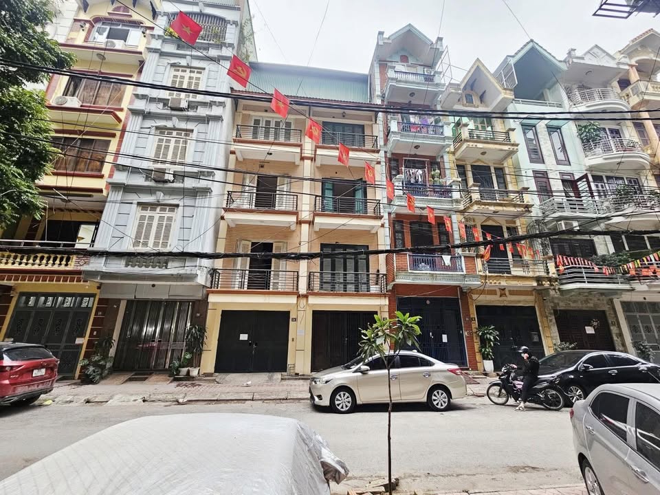 Nhà mặt phố Nguyễn Khánh Toàn, Cầu Giấy, 92m², giá 44.5 tỷ - Vị trí đắc địa, ít nhà bán!