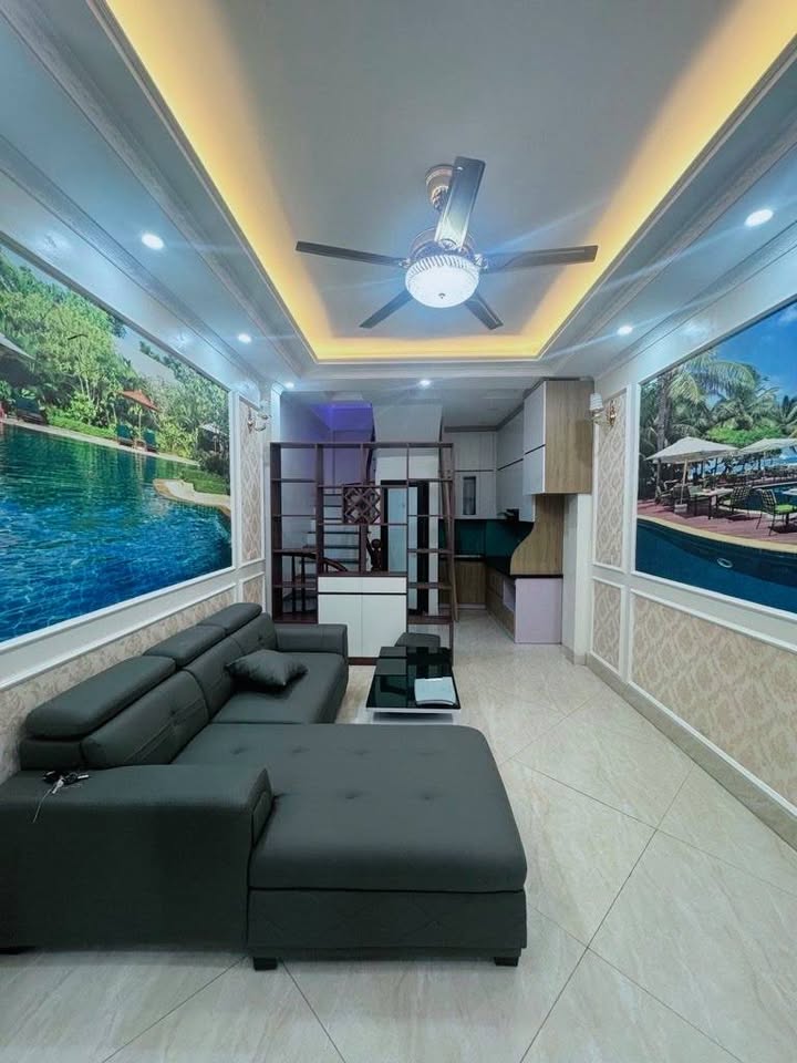 Nhà đẹp Tu Hoàng, 30m² giá 7.35 tỷ - Sổ vuông, tiện ích đa dạng!