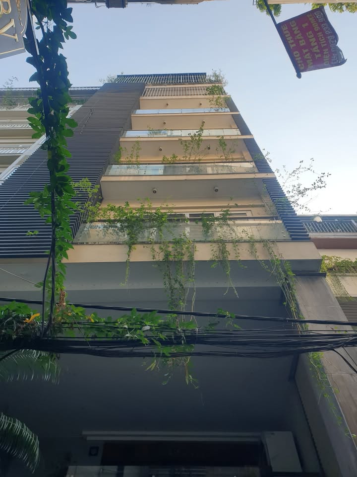 FrontHouse Duy Tân 65m² giá 30 tỷ - Đặc biệt hiếm có với nội thất gỗ Gõ Đỏ!