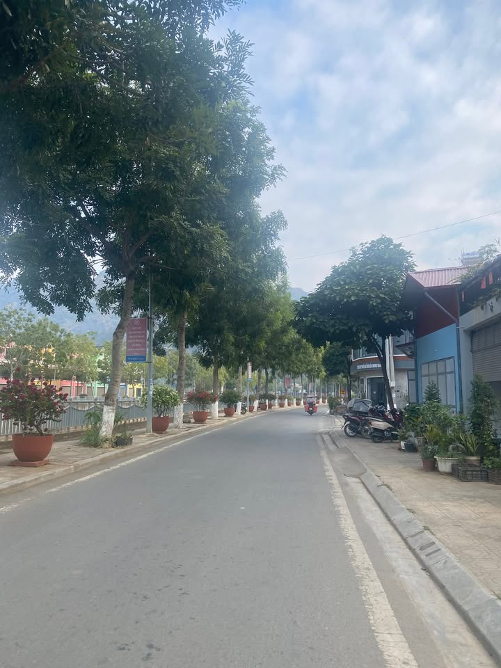 Đất mặt kè suối Cầu Bản Cọ, 66m² giá 1.4 tỷ - Phong thủy đẹp, đầu tư sinh lời!