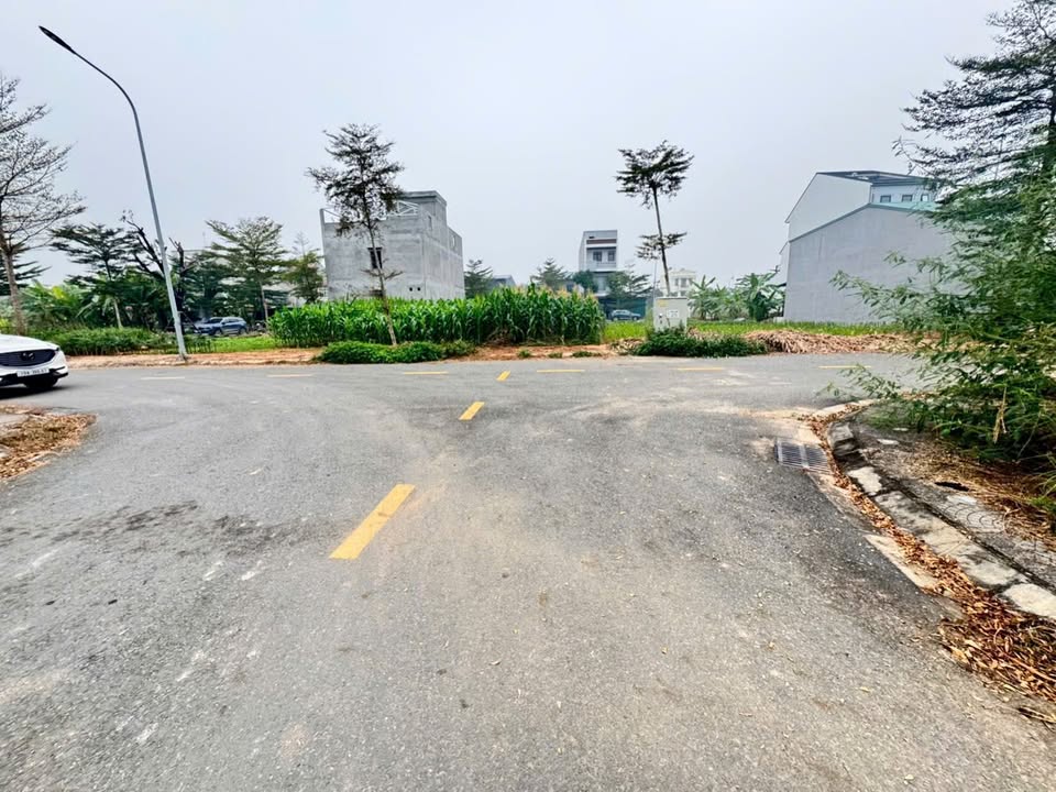 Đất nền Đồng Đè Lót, Việt Trì 100m² giá 3,x tỷ - Vị trí đẹp, giao thông thuận lợi!