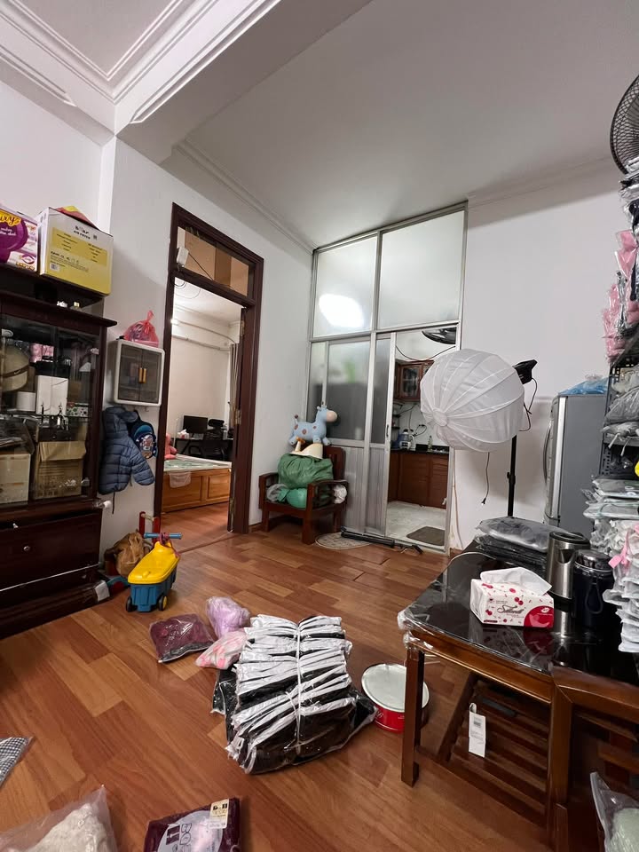 Căn hộ tầng 2 lô góc Cầu Giấy 33m² giá 3.16 tỷ - Nguyên bản, sẵn sàng vào ở!