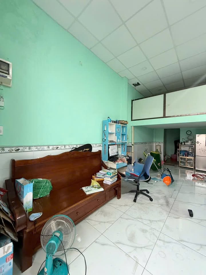 Nhà 2 tầng Lạc Long Quân, Tân Phú 52,6m² giá 2,5 tỷ - Tiện ích đầy đủ, giao thông thuận lợi!