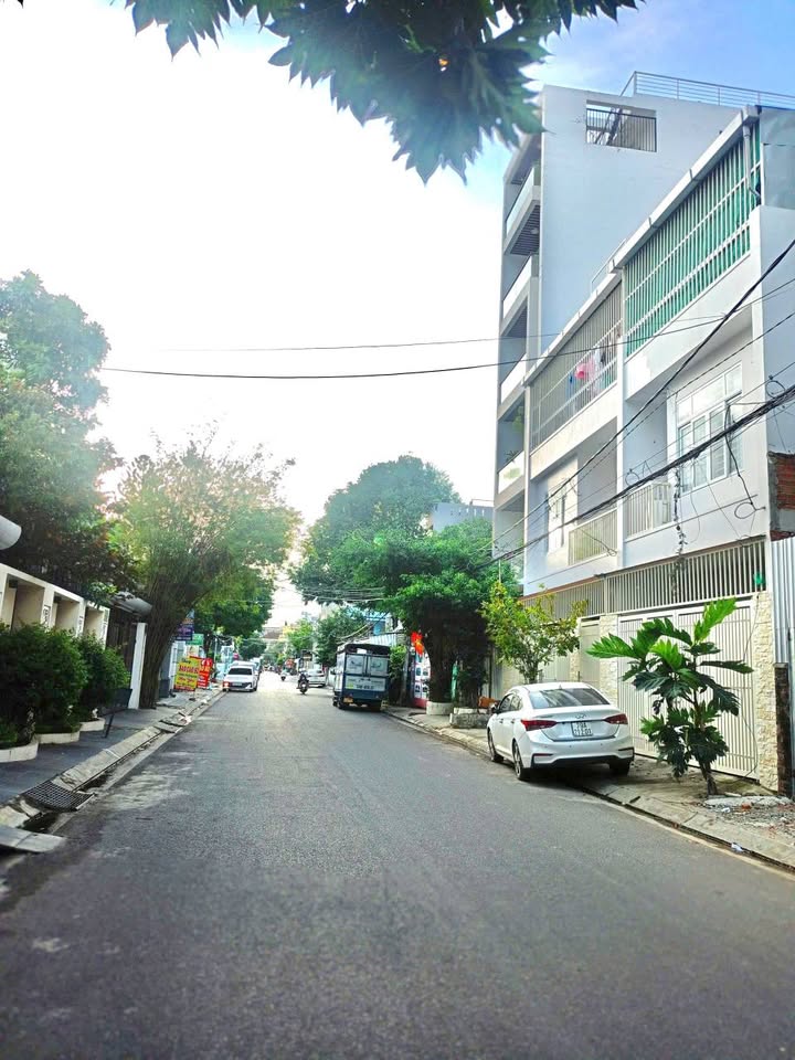 Nhà 6 tầng mặt tiền đường Hồng Lĩnh 93m² giá 22.5 tỷ - Hạ giá 500 triệu!