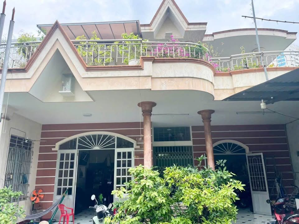 Biệt thự kiểu xưa tại Bắc Nha Trang 206m² giá 15 tỷ - Cách biển chỉ 100m!