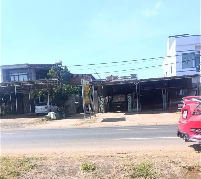 Bán nhà mặt tiền Quốc lộ 14, Buôn Hồ, 200m² giá 1.6 tỷ - Đầu tư sinh lời tuyệt vời!