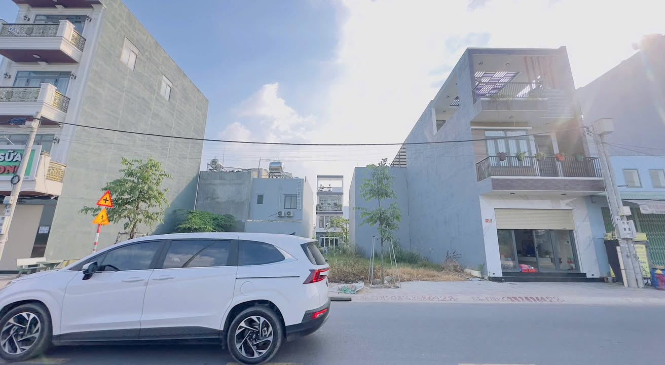 Đất mặt tiền kinh doanh Đông Hòa C, Dĩ An 61.9m² giá 6.25 tỷ - Đầu tư sinh lời ngay!