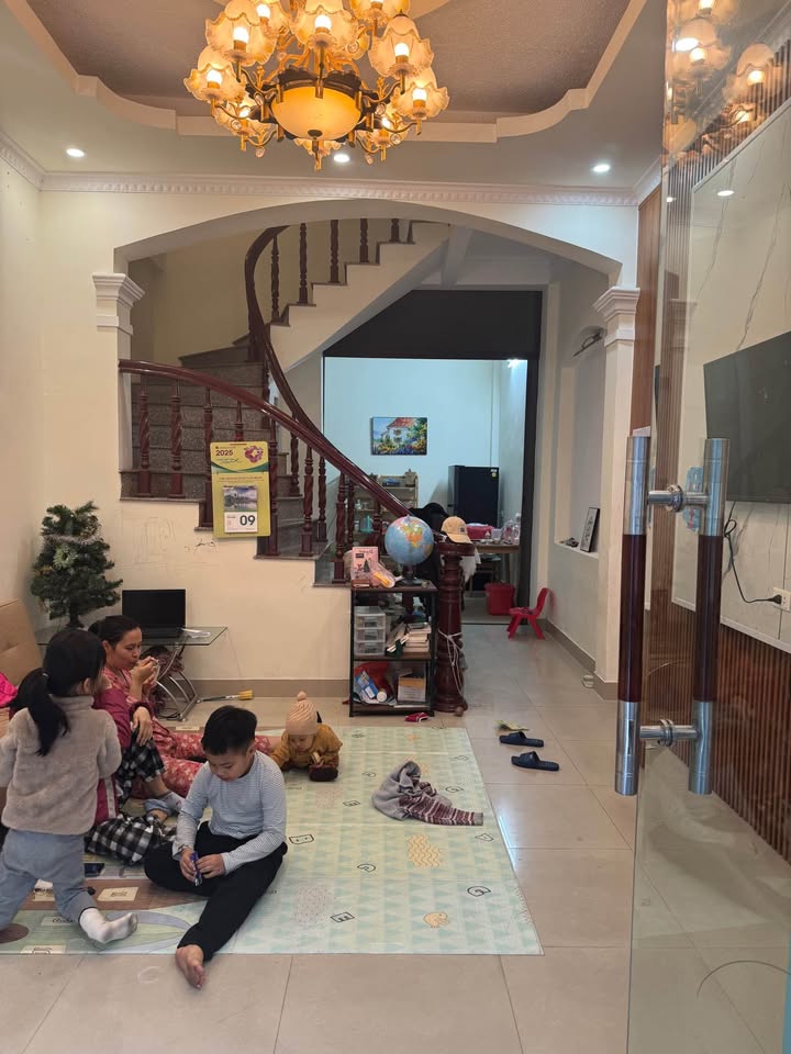 Nhà 3 tầng Bãi Vượt, Nam Định 50m² giá 2.2 tỷ - Hướng Đông thông thoáng!