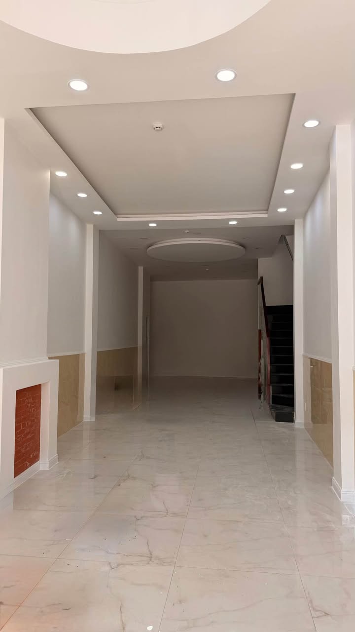 Nhà mặt tiền Ngô Gia Tự, Quận 10, 1760m², cho thuê 95 triệu/tháng - Thiết kế hiện đại, thang máy