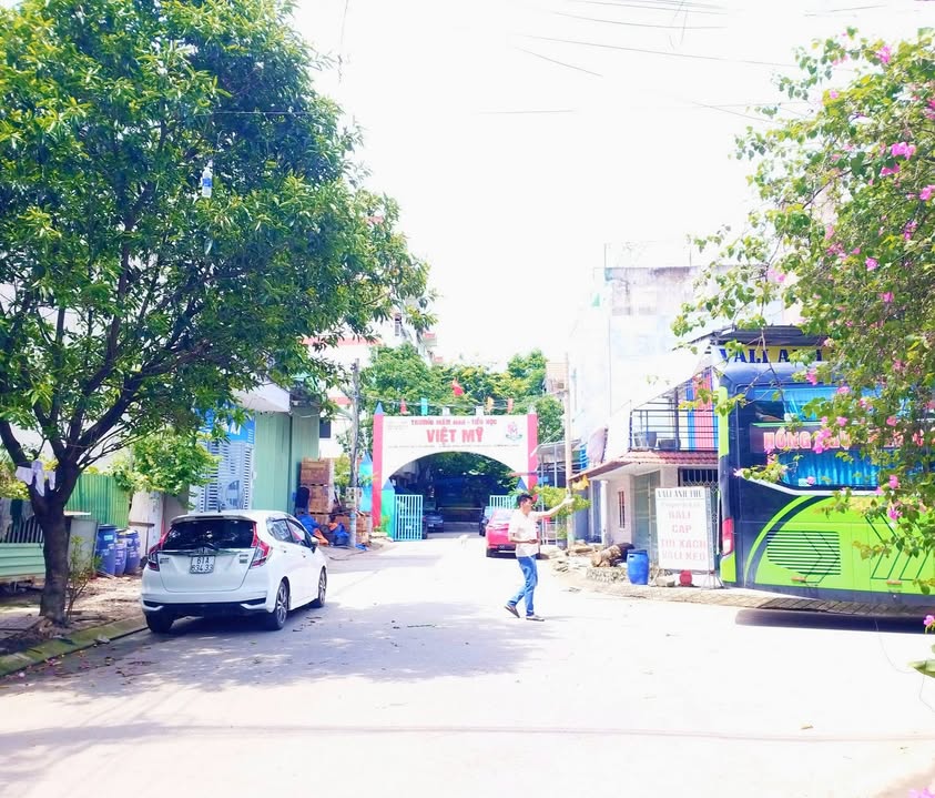 Đất nền Dĩ An 95m² giá 2 tỷ - Vị trí lý tưởng cho kinh doanh và sinh sống!