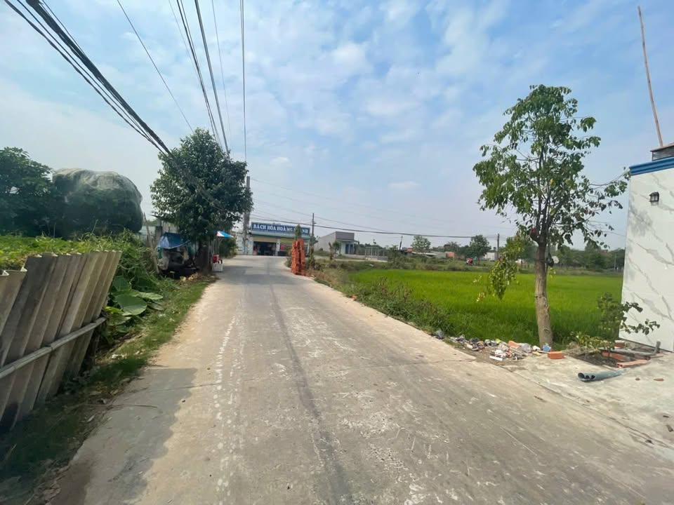 Bán nhà lầu mặt tiền đường bê tông Xã Mỹ Hạnh 175m² giá 3.5 tỷ - Đầu tư sinh lời tốt!