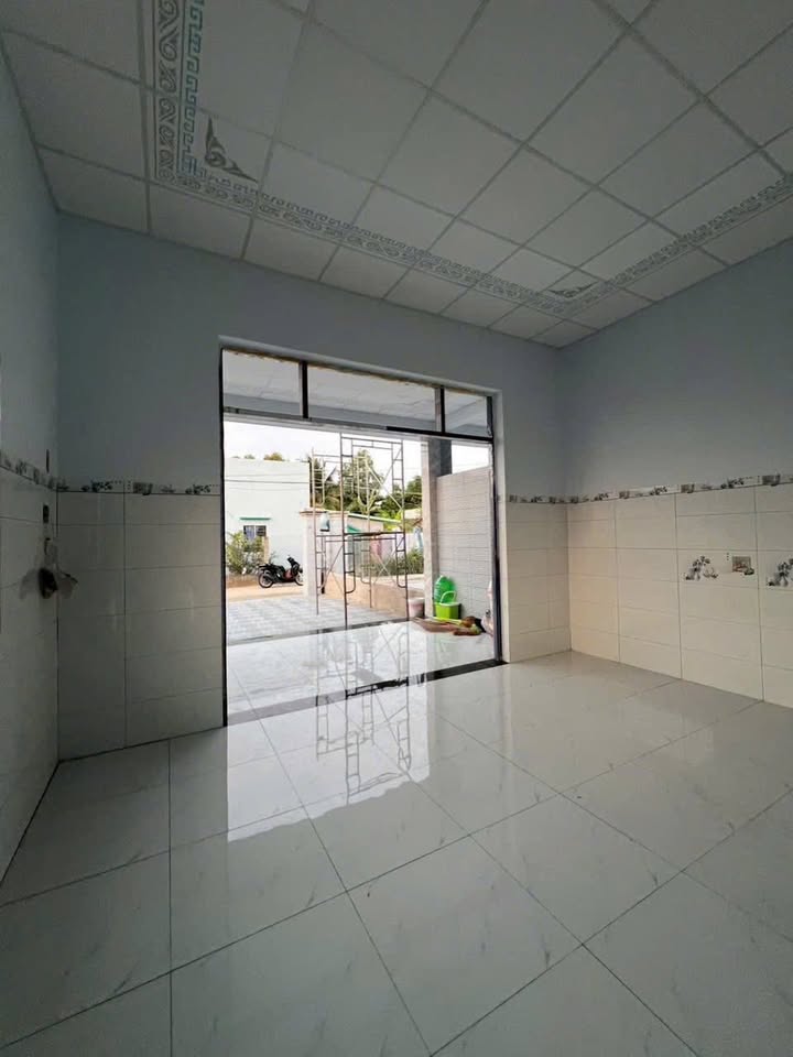 Townhouse 145m² tại Tân Trụ chỉ 1.1 tỷ - Thiết kế đẹp, an ninh tốt!