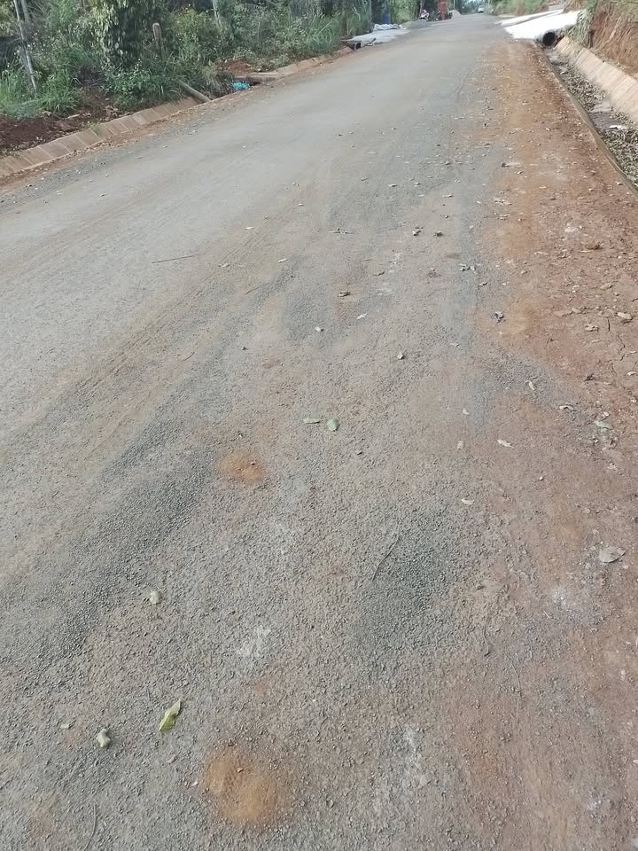 Đất mặt đường Lạc Long Quân, Buôn Hồ 2100m² giá 7.6 tỷ - Cơ hội đầu tư tuyệt vời!