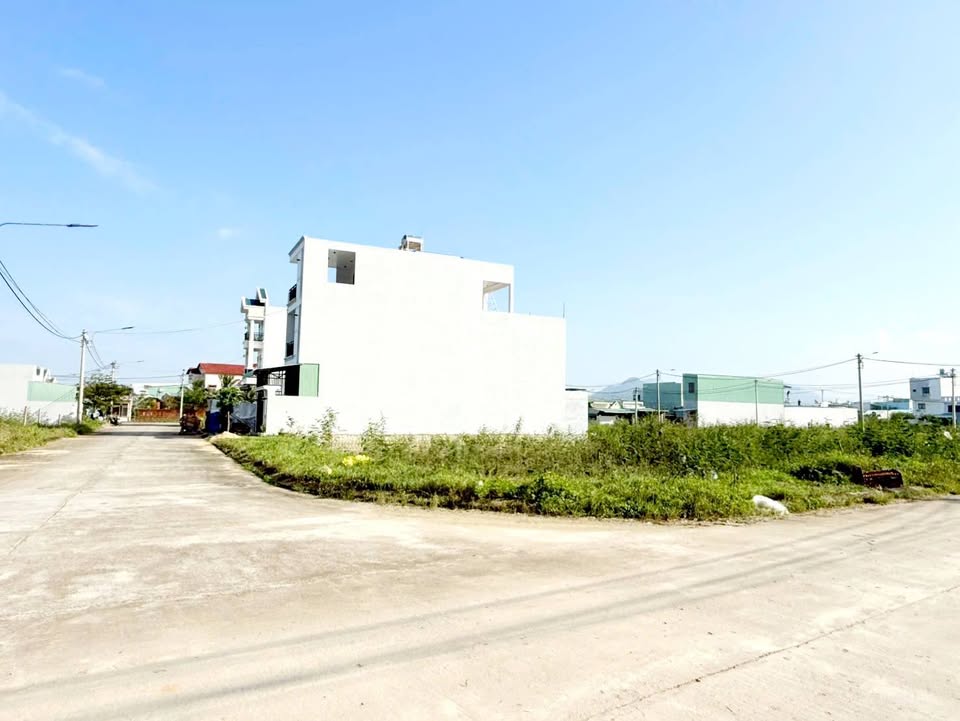 Đất nền góc đường Trần Bá, Thị trấn Diêu Trì 162m² giá 2.3 tỷ - Cơ hội đầu tư sinh lời!