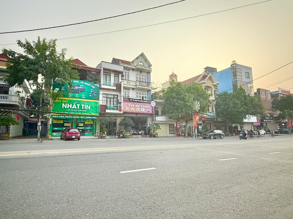 Nhà 2 tầng 1 tum đường Hùng Vương 98.8m² giá 13 tỷ - Dòng tiền ổn định ngay!