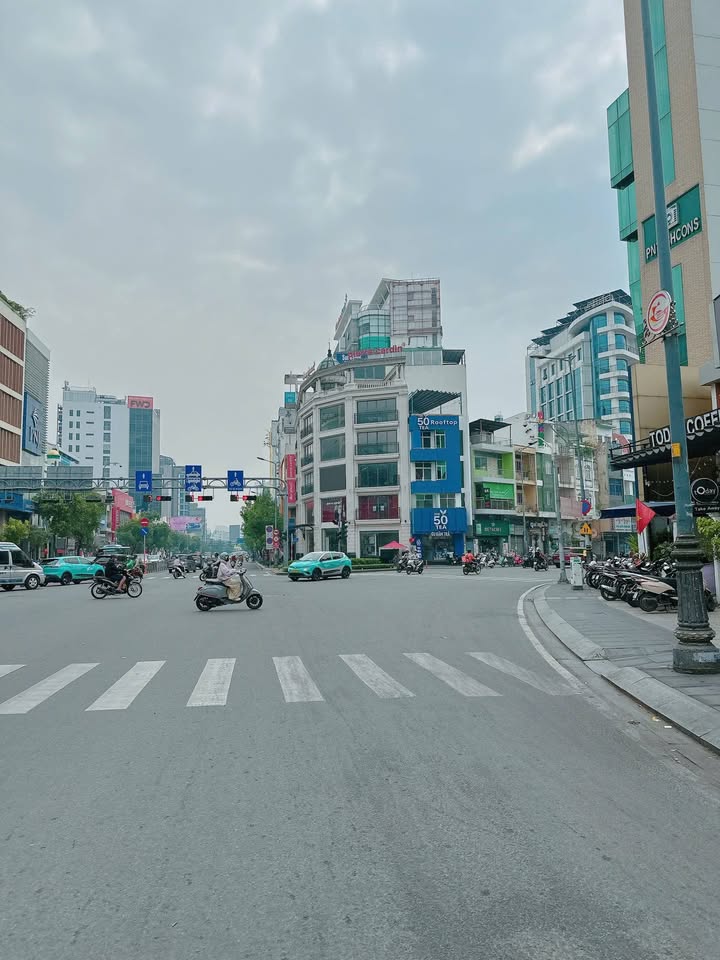 FrontHouse Nguyễn Văn Trỗi 32m² giá 27.5 tỷ - Đầu tư sinh lời ngay!