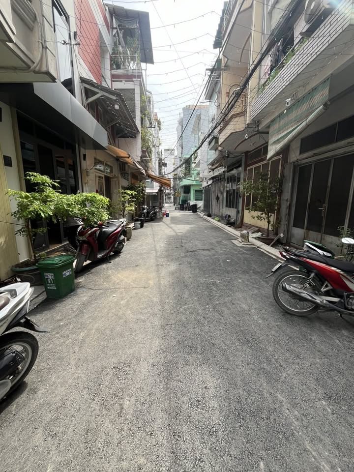 Nhà riêng Phường 15, Quận 10, 30m² giá 6.4 tỷ - Hẻm xe hơi 7m, gần công viên