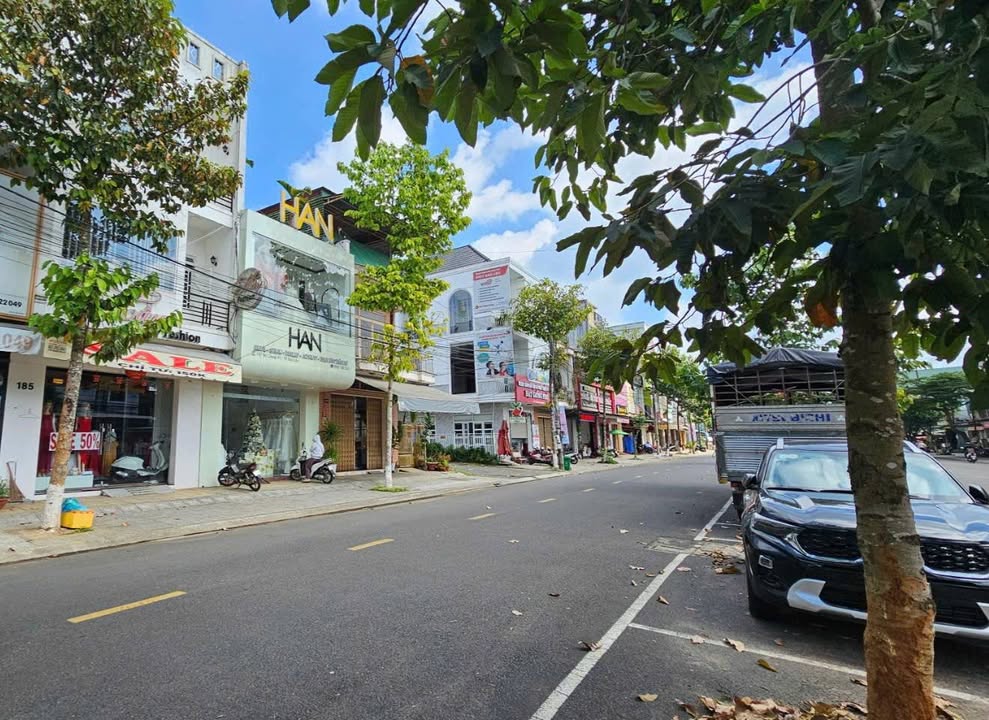 Nhà mặt tiền Hà Giang, Bảo Lộc 107m² giá 13.5 tỷ - Khu kinh doanh sầm uất!