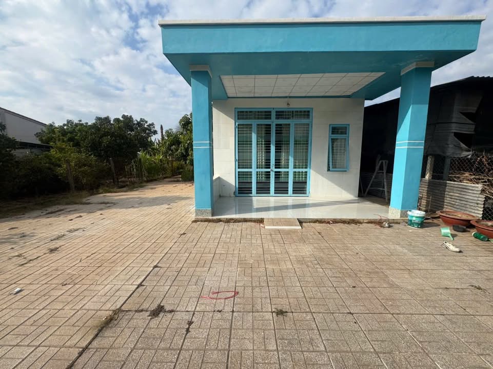 Nhà cấp 4 Tân Phong, Tân Biên 372m² giá 1.2 tỷ - Mặt tiền đường nhựa rộng rãi!