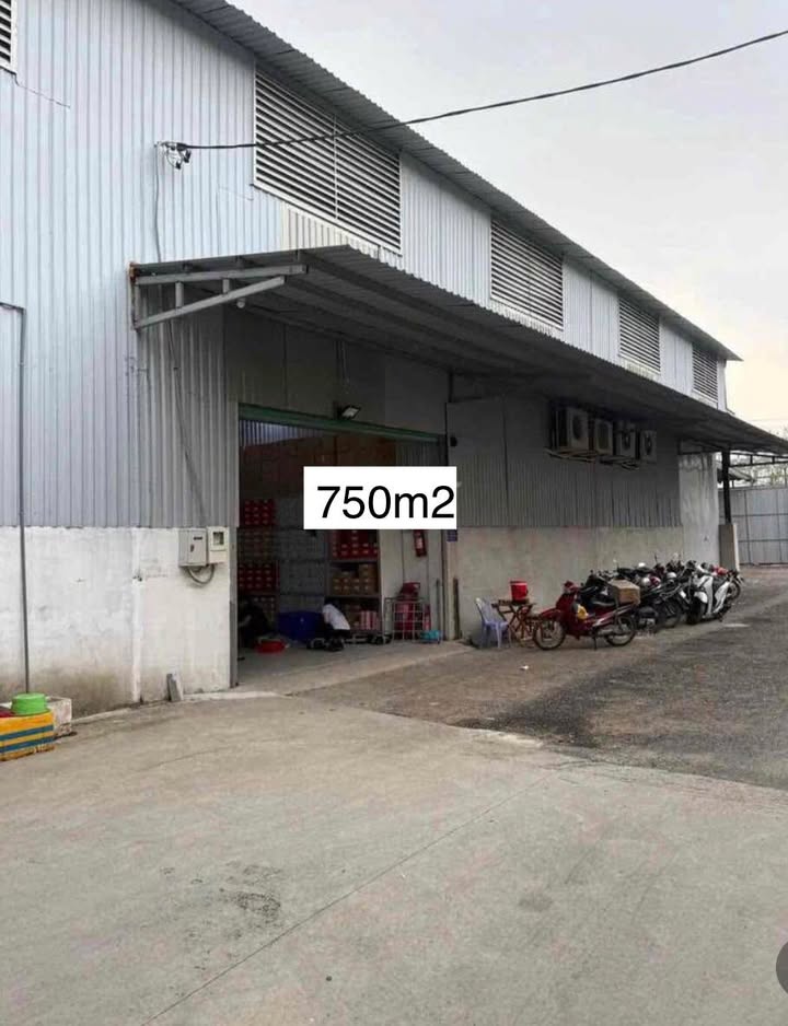 Cho thuê kho nhà xưởng Thạnh Lộc Quận 12 750m² - Khu vực thuận tiện cho sản xuất!