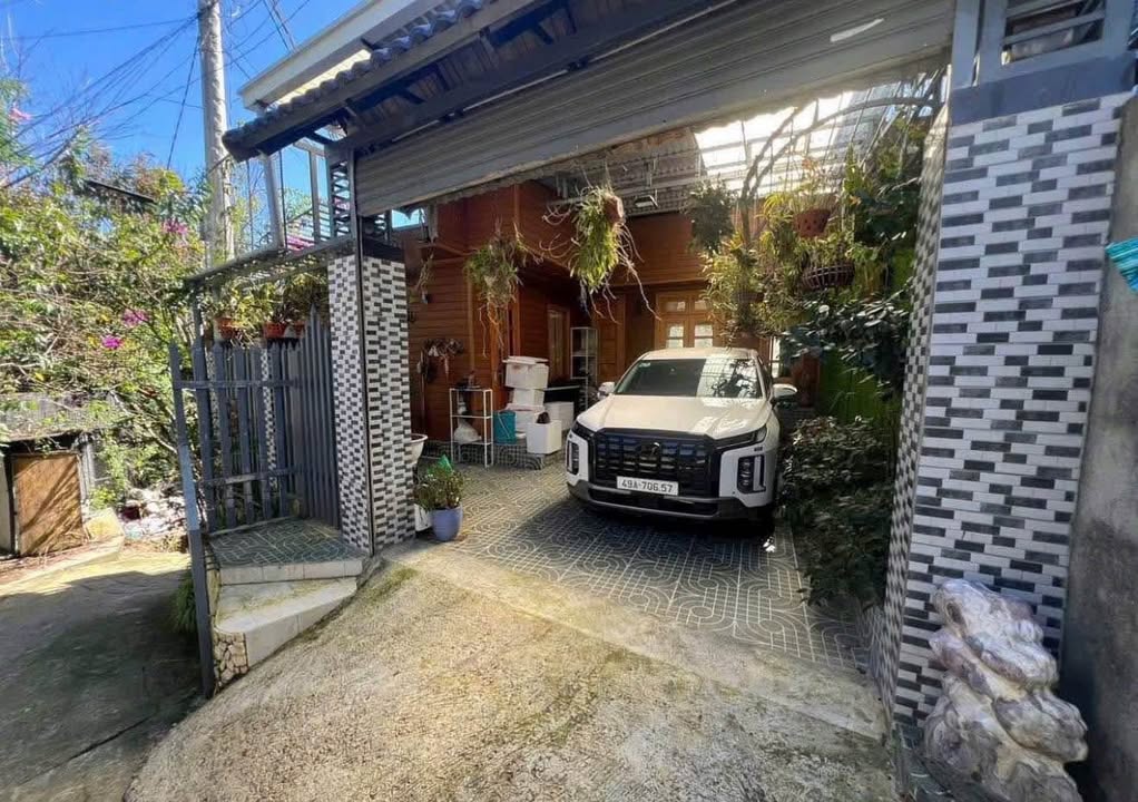Nhà gỗ Đà Lạt 150m² giá 4 tỷ - Lô góc view rừng thông thoáng!
