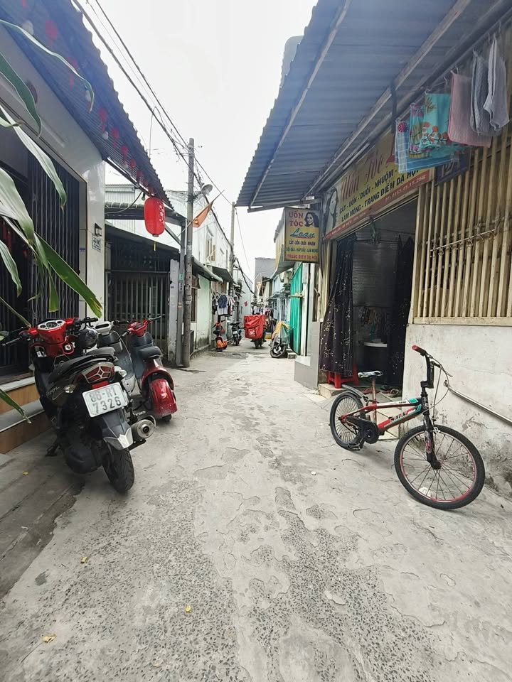 Nhà Hóc Môn 63m² giá 2.65 tỷ - Gần ngã tư Bà Điểm, cho thuê 5 triệu/tháng!