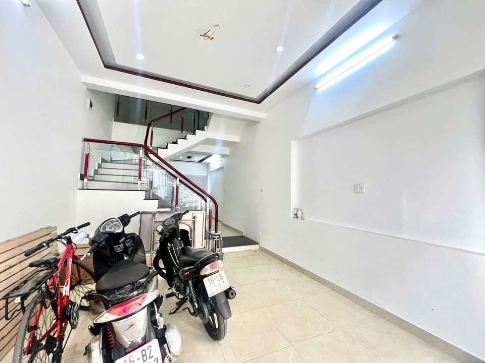 Nhà 4 tầng tại Xóm Chung Văn Cao, 200m² giá 3.85 tỷ - Sẵn sàng vào ở ngay!
