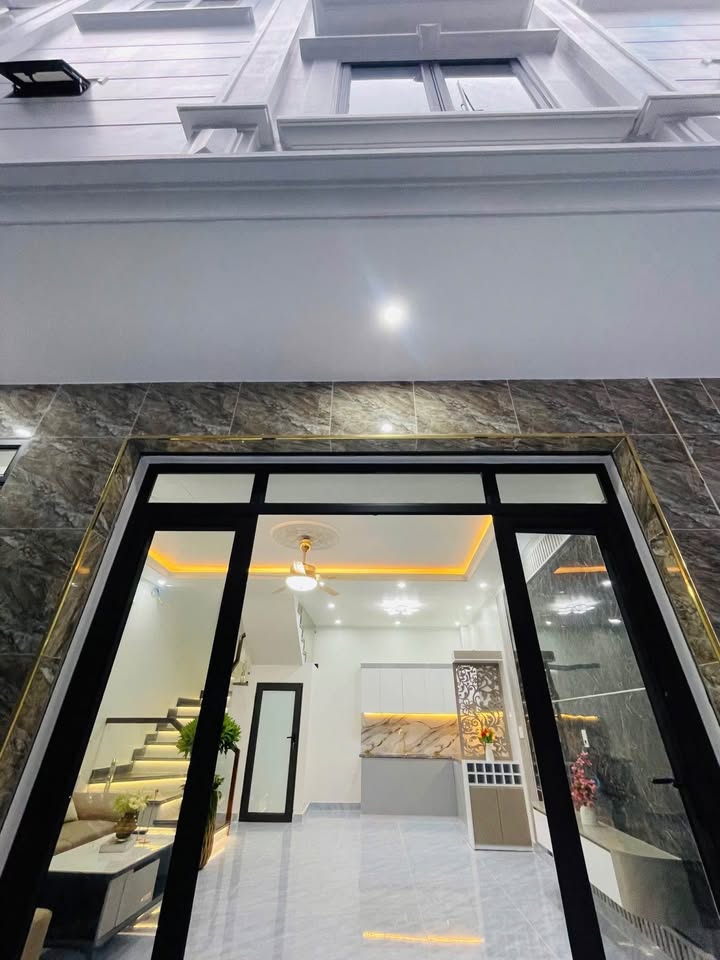 Nhà 3 Tầng Ngô Gia Tự 42m² giá 2.98 tỷ - Nhà mới đẹp, tiện nghi đầy đủ!