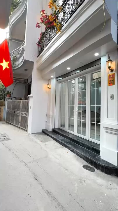Nhà 7 tầng Lạc Long Quân, Tây Hồ 205m² - Chính chủ bán, hoàn thiện nội thất!