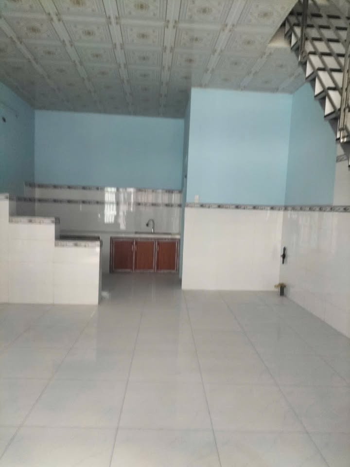 Nhà cho thuê tại ấp 6, xã Đông Thạnh, diện tích 60m² giá 5 triệu - Phù hợp cho gia đình!