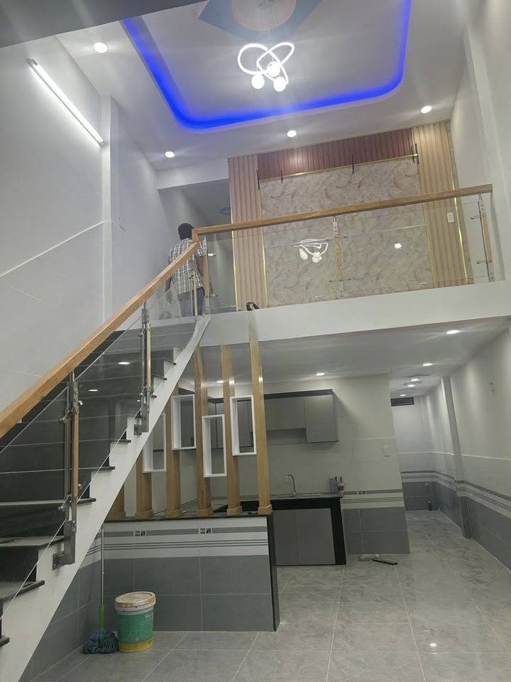 Nhà Hóc Môn 48m² giá 1.9 tỷ - Hẻm xe hơi, an ninh tuyệt đối!