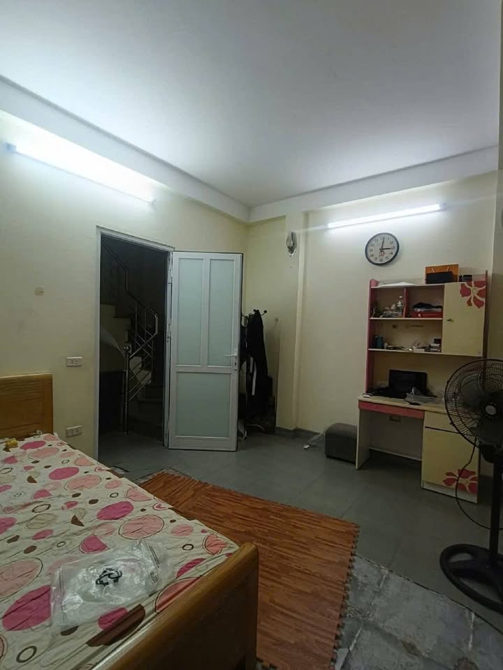 Nhà phố Trịnh Công Sơn Tây Hồ 32m² giá 5.9 tỷ - Sổ đỏ chính chủ ngay gần Hồ Tây!