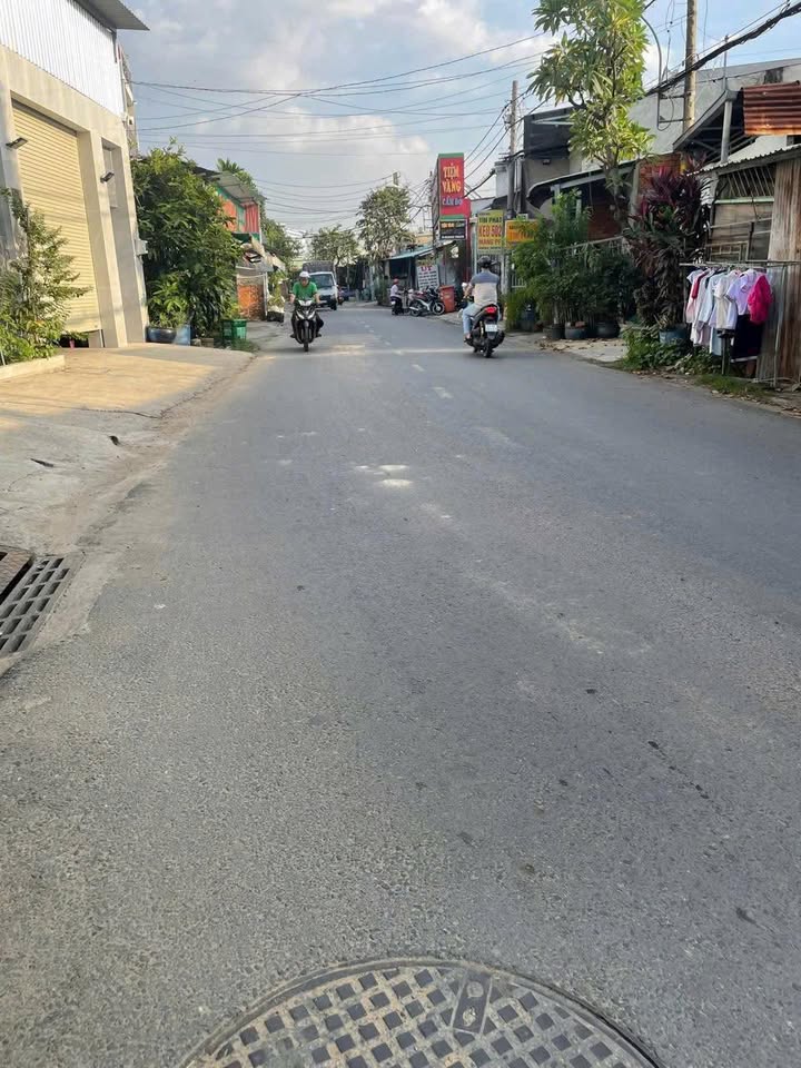 Đất Bà Điểm Hóc Môn 120m² giá 4.65 tỷ - Mặt tiền kinh doanh sầm uất!