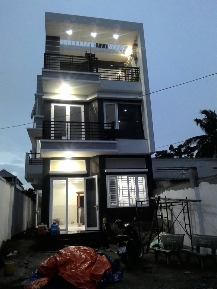 Nhà đất Củ Chi 648m² giá 13 tỷ - Khu vực sầm uất, tiện ích đầy đủ!