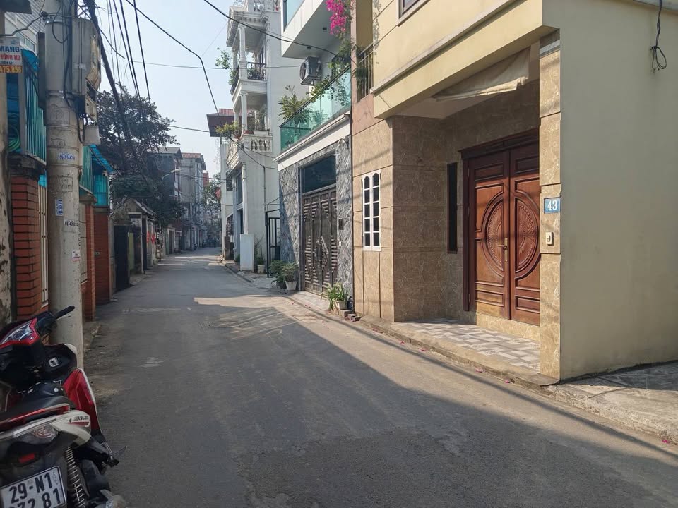 Nhà Bình Minh - Đức Giang, Long Biên 42m² giá 4.6 tỷ - Vị trí đẹp, tiện ích đầy đủ!