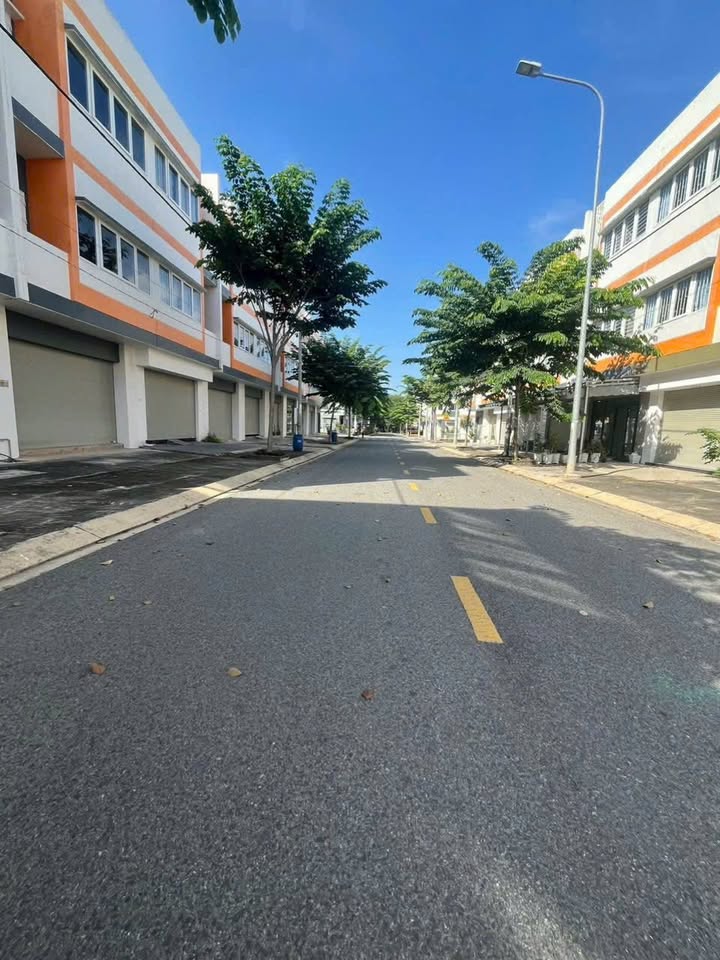 Căn hộ Oasis City Bến Cát 80m² giá 2.3 tỷ - Thiết kế hiện đại, hoàn thiện thô