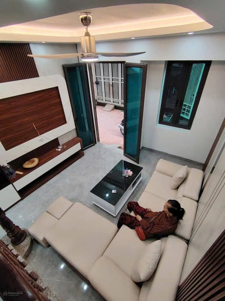 Nhà nguyên căn cho thuê tại Lĩnh Nam, Hoàng Mai 175m² chỉ 12,5 triệu - Vị trí lý tưởng cho sinh viên!