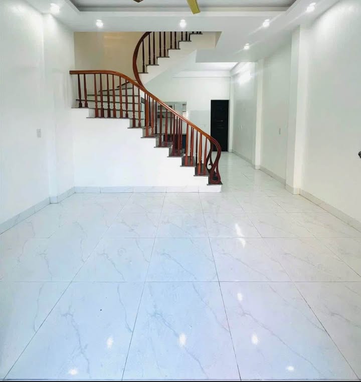 Nhà 3 tầng Trần Lãm, Thái Bình 54m² giá 2 tỷ - Vị trí đẹp, tiện ích đầy đủ!