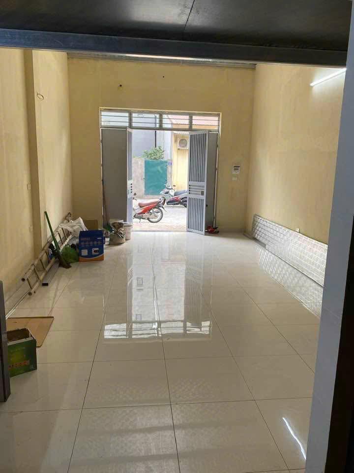 Nhà nguyên căn Giang Biên 40m² giá 5 triệu - Gần THCS Chu Văn An, ô tô tránh