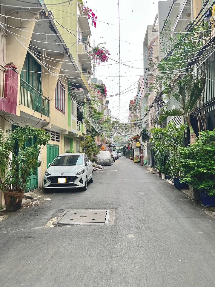 Nhà hẻm nhựa 6m Huỳnh Văn Bánh, Phú Nhuận 52m² giá 9.x tỷ - Cơ hội đầu tư tuyệt vời!