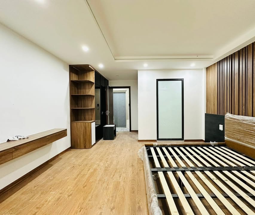 Nhà phố Dịch Vọng 46m² giá 8.7 tỷ - Mặt tiền 7.1m, ô tô tránh