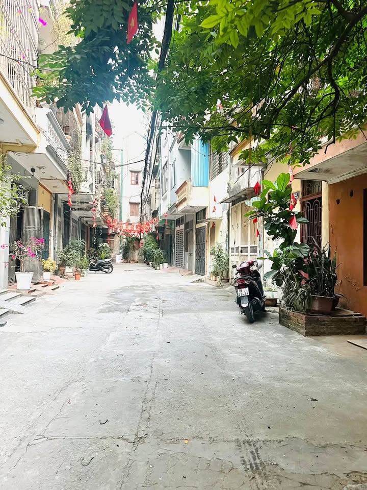 Nhà phân lô Nghĩa Tân, Cầu Giấy 28m² giá 11.9 tỷ - Ô tô đỗ cửa, chính chủ!