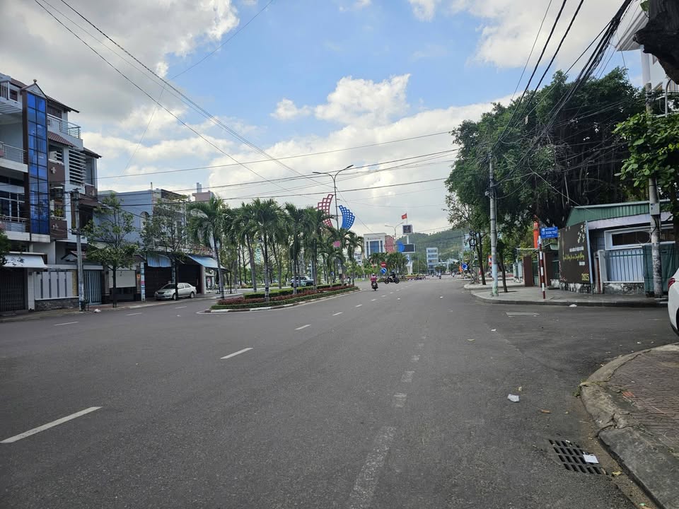 Bán gấp FrontHouse 2,5 tầng phường Lý Thường Kiệt 84m² giá 9.99 tỷ - Mặt tiền đẹp