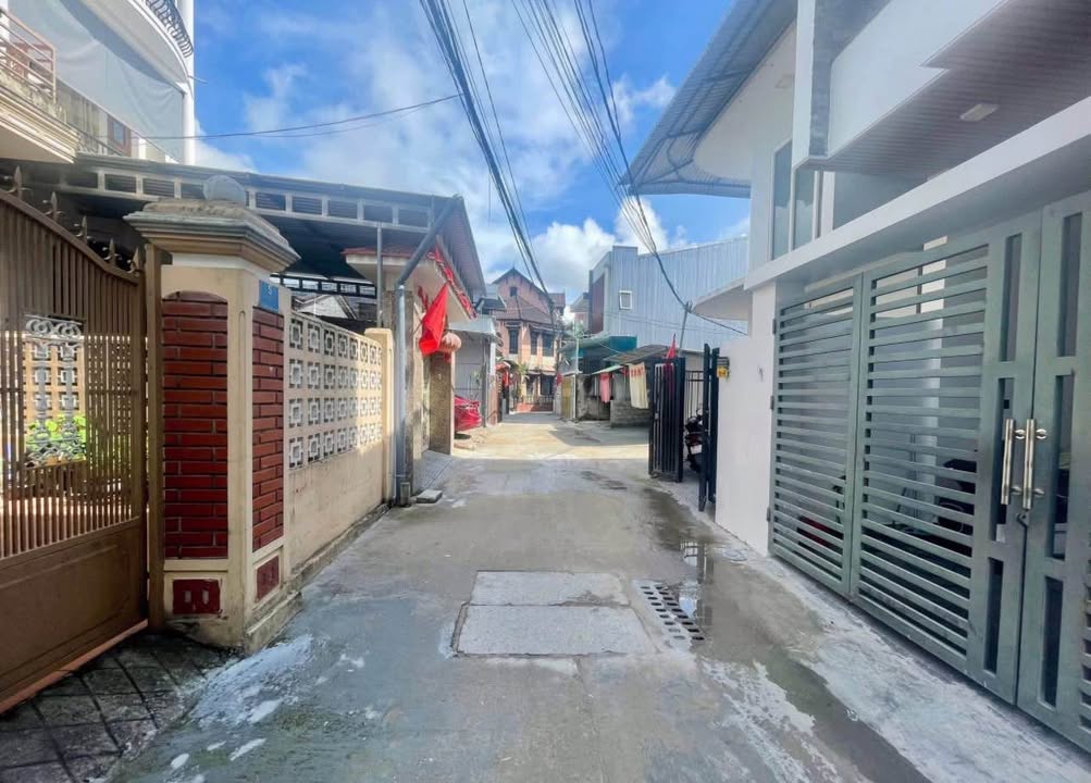 Nhà 2 tầng kiệt ô tô Phan Chu Trinh 135m² giá chỉ 3,x tỷ - Dọn vào ở ngay!